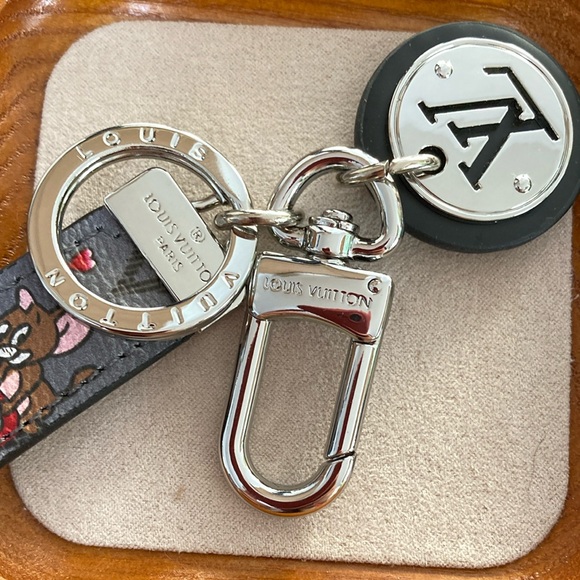 Louis Vuitton Gray and Red Key & Card Holder - Picture 2 of 3